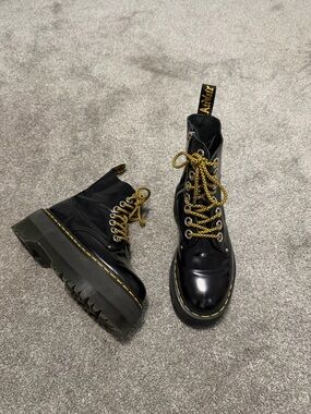 Dr. Martens Jadon Max Boot women’s platforms Size 6 Womens